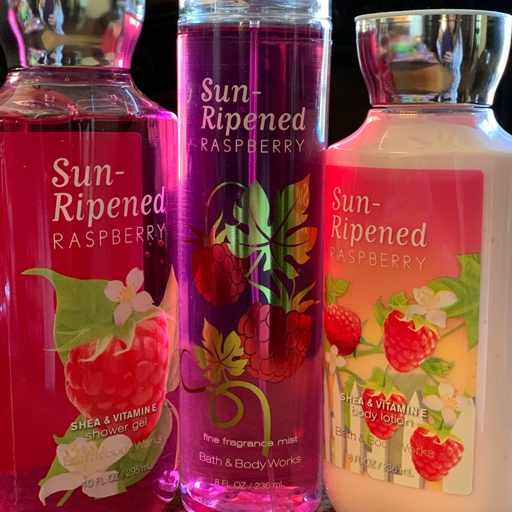 Sun ripened raspberry bath and body works set